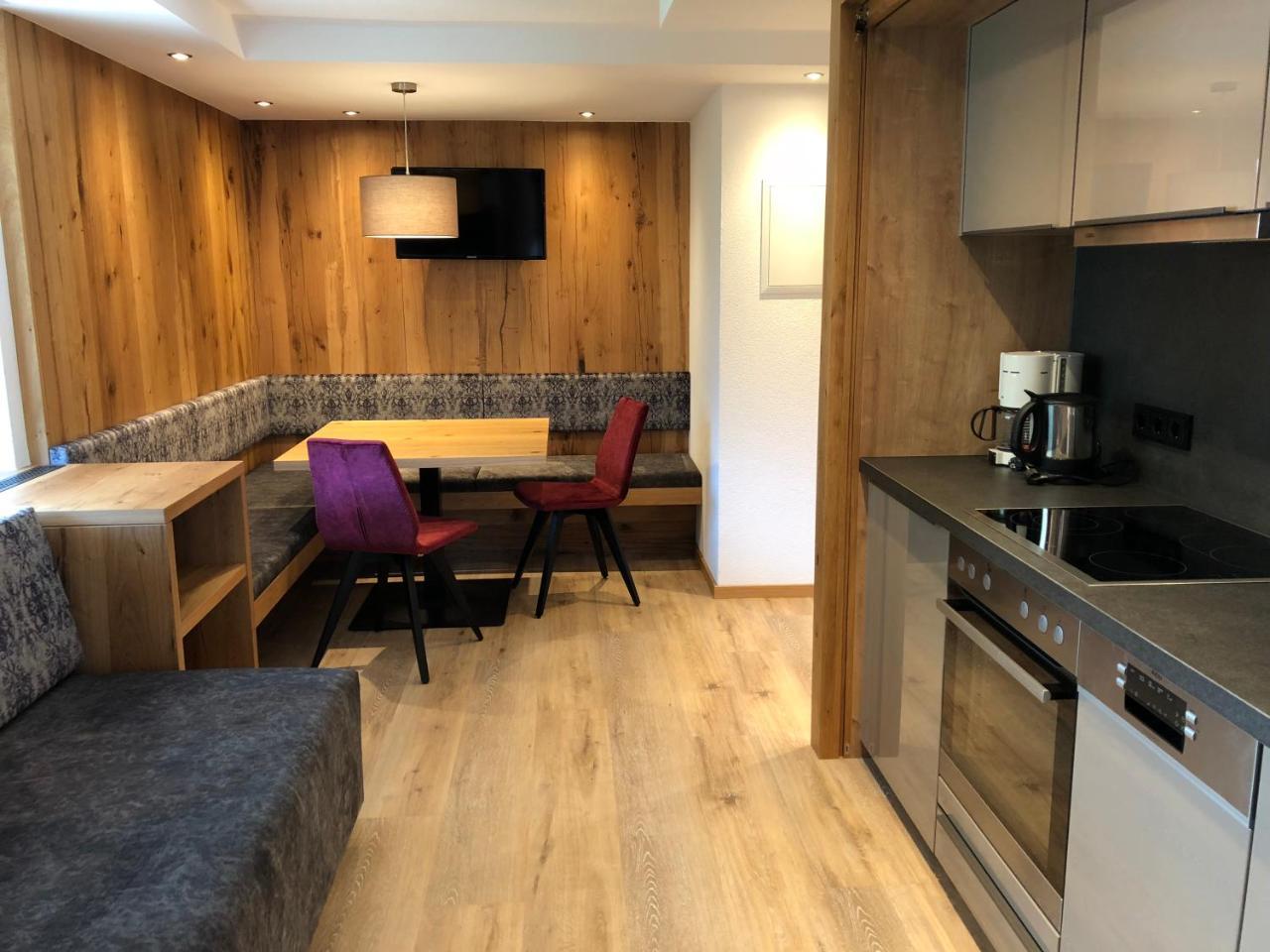 Hotel Garni Central - Zimmer - Studios - Apartments Kappl  Zewnętrze zdjęcie