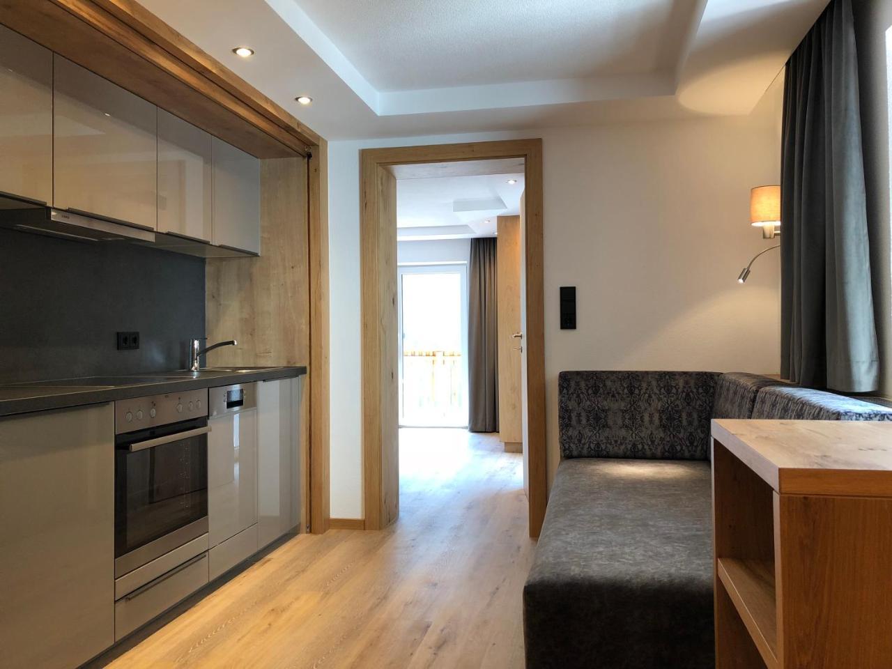Hotel Garni Central - Zimmer - Studios - Apartments Kappl  Zewnętrze zdjęcie